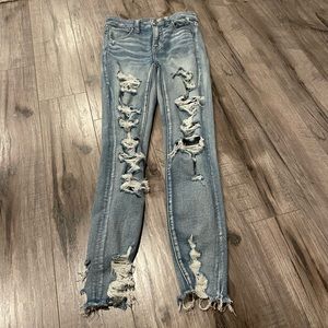 AMERICAN EAGLE BRAND NEW JEANS, LIGHT WASH W RIPS
